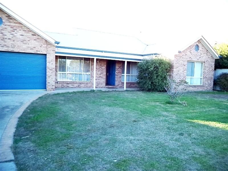 74 Ogilvie Avenue, Echuca VIC 3564