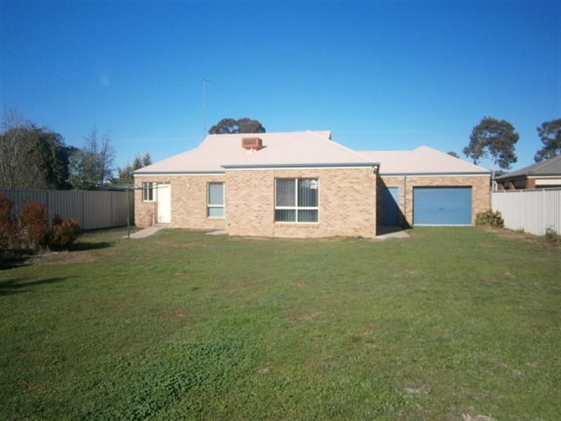 74 Ogilvie Avenue, Echuca VIC 3564
