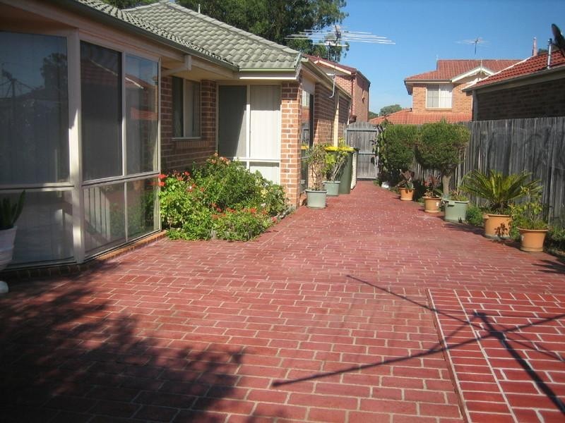 20 White Gum Place, Greystanes NSW 2145