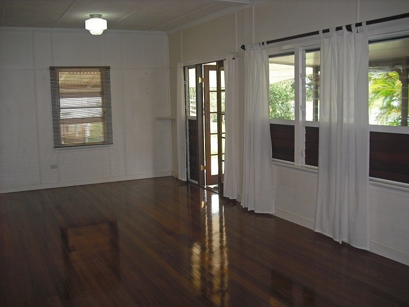 11 Church Street, Tinaroo QLD 4872