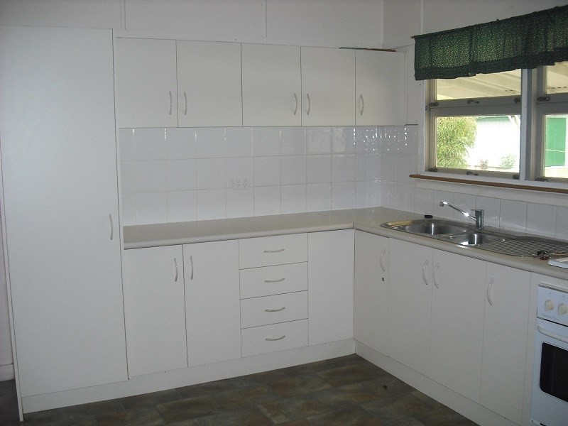 11 Church Street, Tinaroo QLD 4872