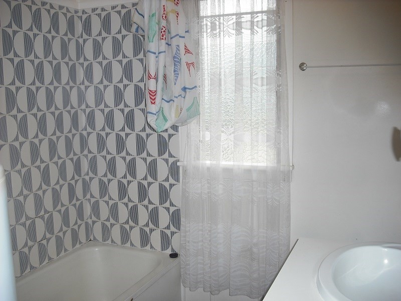 11 Church Street, Tinaroo QLD 4872