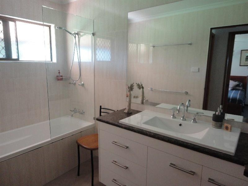 29 Malcom Road, Tinaroo QLD 4872