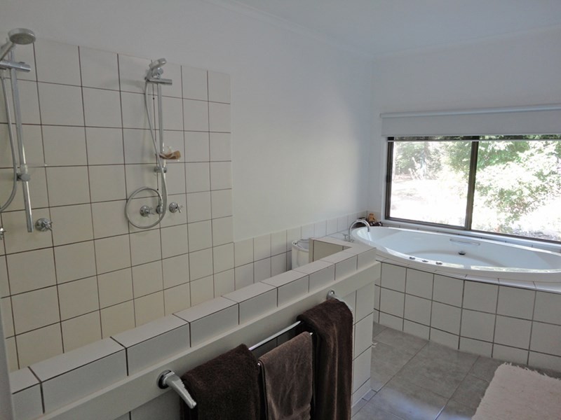 Tinaroo QLD 4872