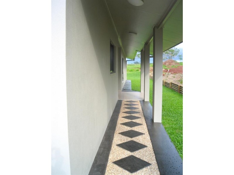 11 Neal Street, Atherton QLD 4883