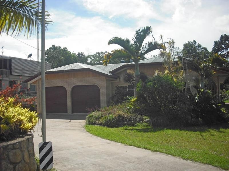 11 Centenary Drive, Atherton QLD 4883