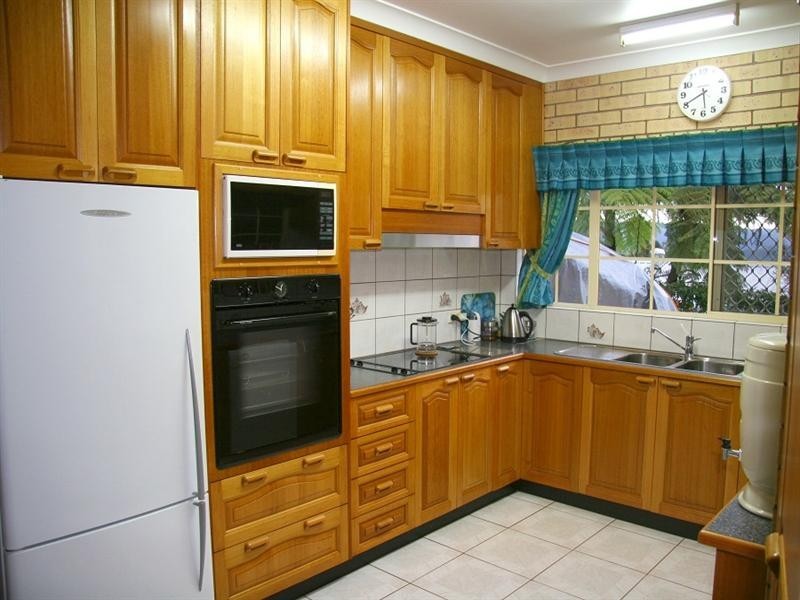 11 Centenary Drive, Atherton QLD 4883