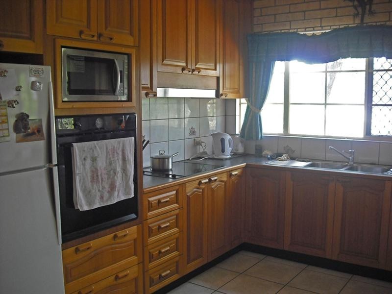 11 Centenary Drive, Atherton QLD 4883