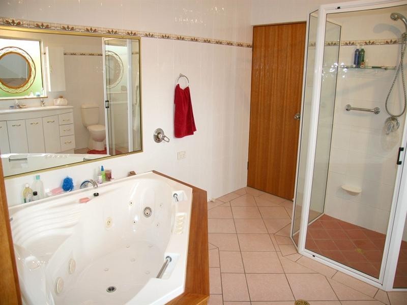 11 Centenary Drive, Atherton QLD 4883