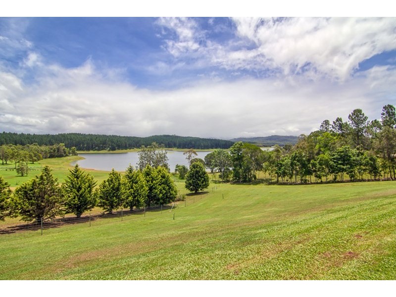 11 Bruce Road, Yungaburra QLD 4884