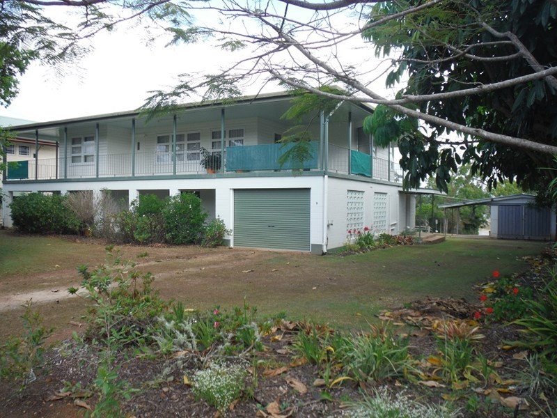 9 Barron Street, Tinaroo QLD 4872