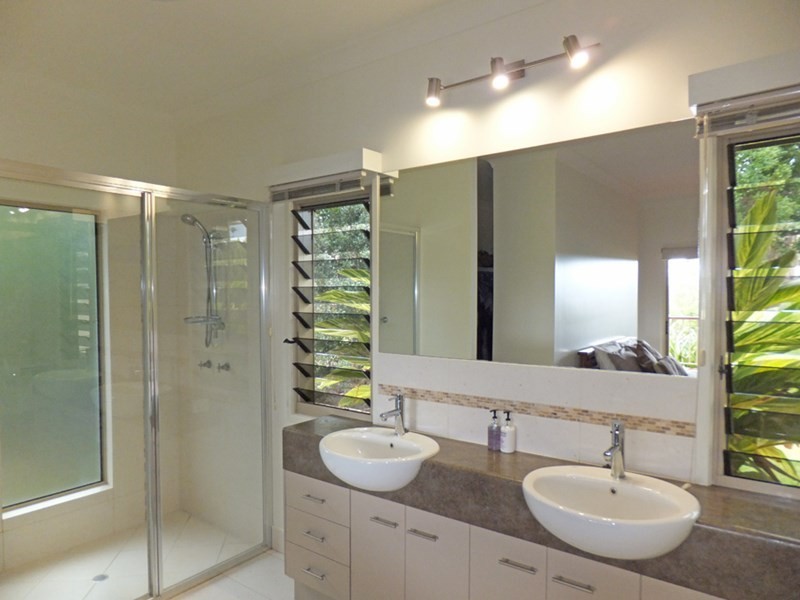 13 Eden Drive, Tinaroo QLD 4872