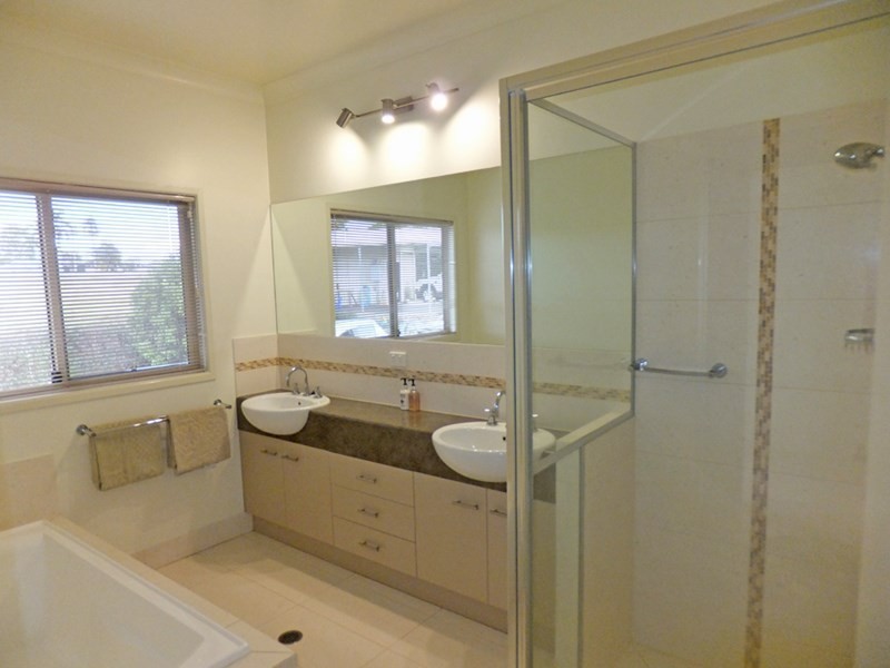 13 Eden Drive, Tinaroo QLD 4872