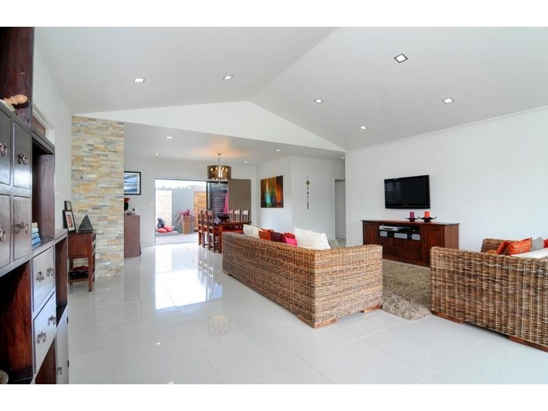 16 Mitchell Drive, Atherton QLD 4883