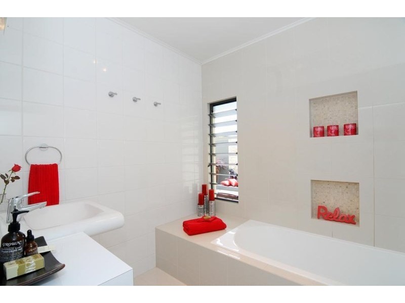 16 Mitchell Drive, Atherton QLD 4883