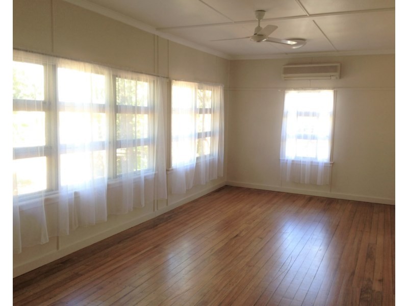 19 Church Street, Tinaroo QLD 4872