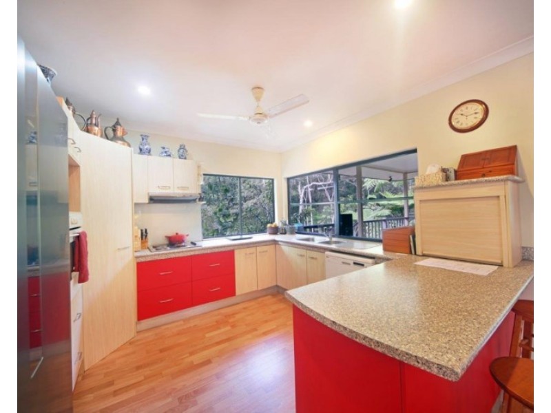 19 ULYSSES Close, Lake Eacham QLD 4884