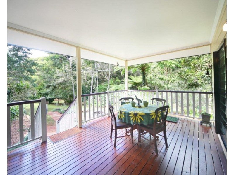 19 ULYSSES Close, Lake Eacham QLD 4884