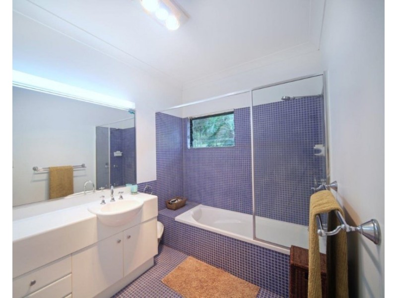 19 ULYSSES Close, Lake Eacham QLD 4884