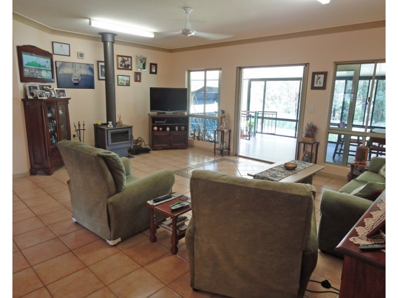 9 Kalorama Street, Tinaroo QLD 4872