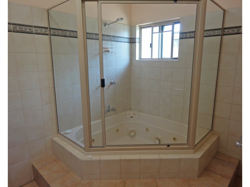 9 Kalorama Street, Tinaroo QLD 4872