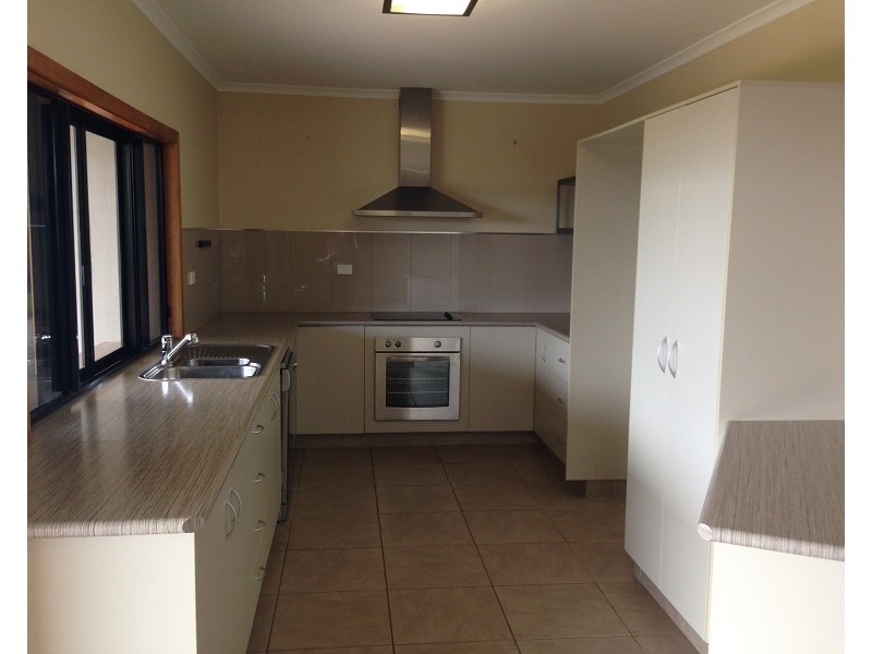 11 Neal Street, Atherton QLD 4883