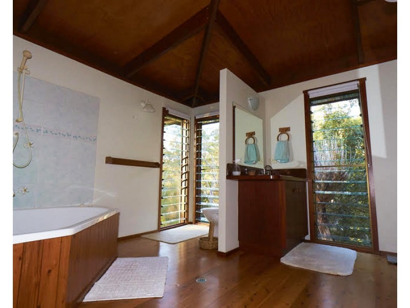 Lake Barrine QLD 4884