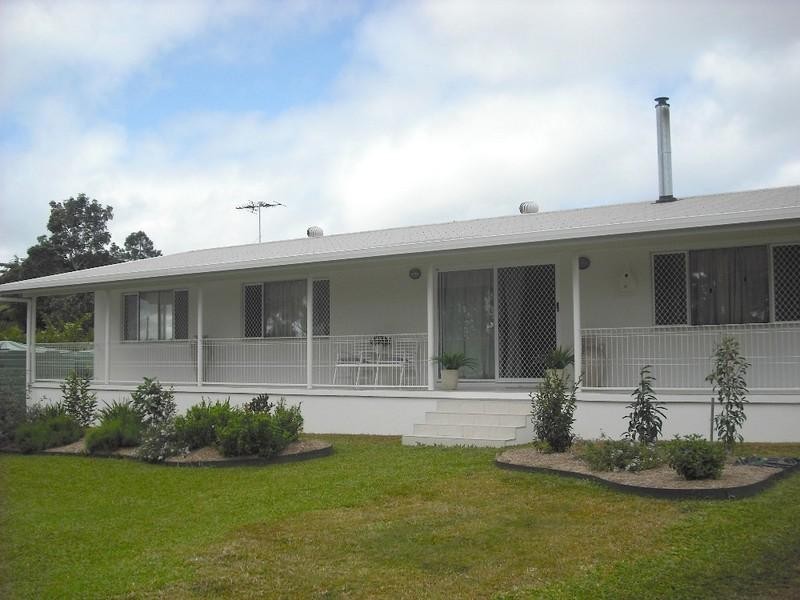 Lake Eacham QLD 4884