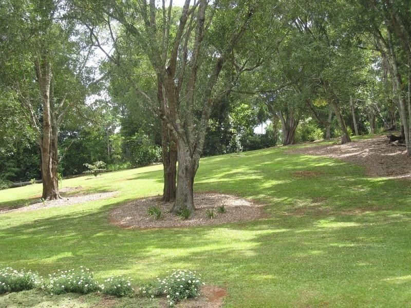 16 McLean Road, Lake Eacham QLD 4884