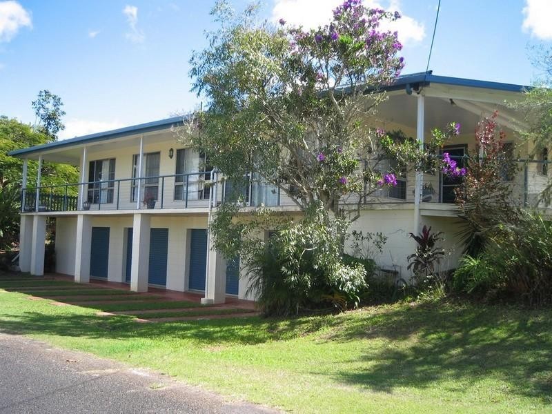 9 Church Street, Tinaroo QLD 4872