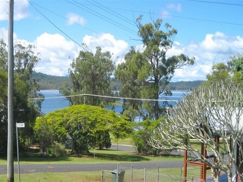 9 Church Street, Tinaroo QLD 4872