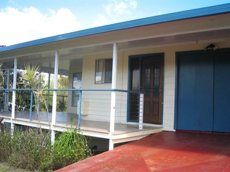 9 Church Street, Tinaroo QLD 4872