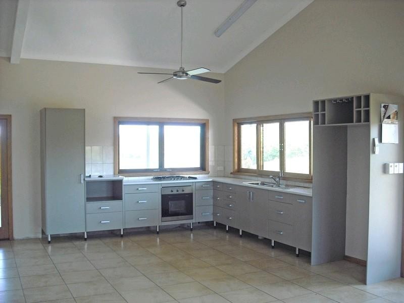 33 Halbert Close, Tinaroo QLD 4872