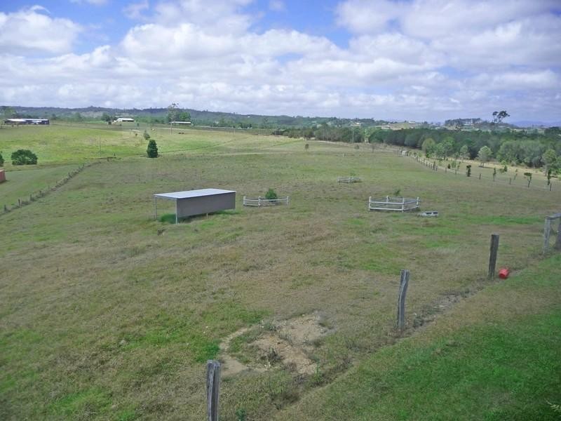 33 Halbert Close, Tinaroo QLD 4872