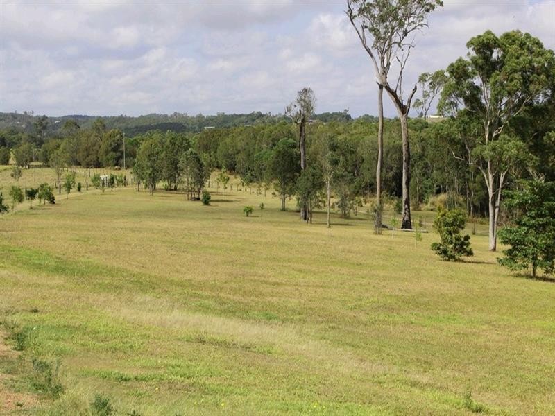 33 Halbert Close, Tinaroo QLD 4872