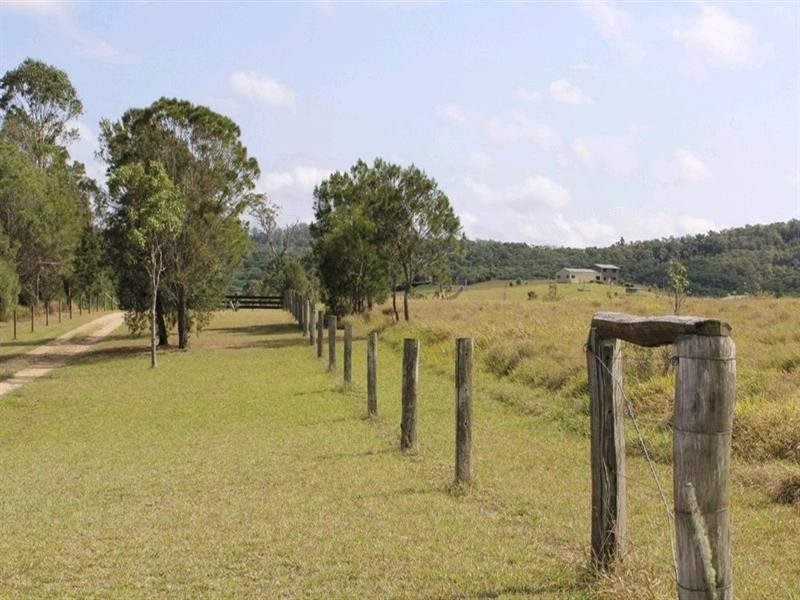 33 Halbert Close, Tinaroo QLD 4872