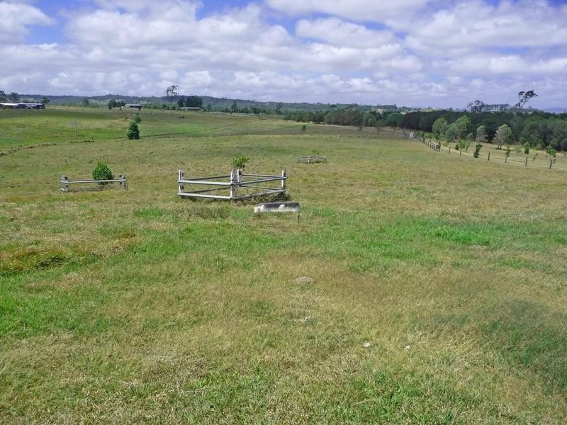 33 Halbert Close, Tinaroo QLD 4872