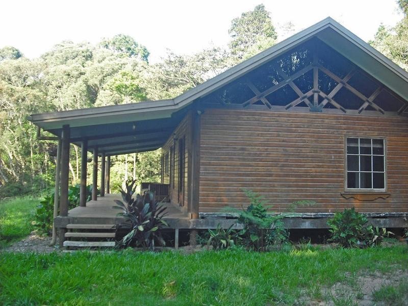 217 Winfield Road, Lake Eacham QLD 4884