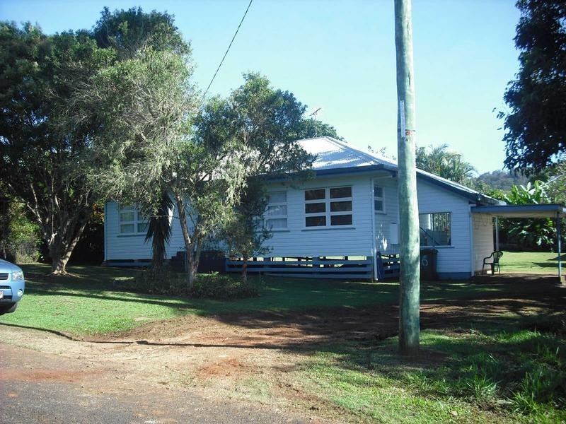 6 Robson Street, Tinaroo QLD 4872