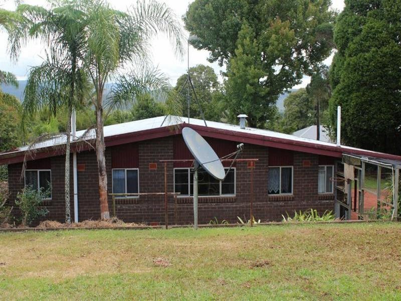 16 Sixth Avenue, Atherton QLD 4883
