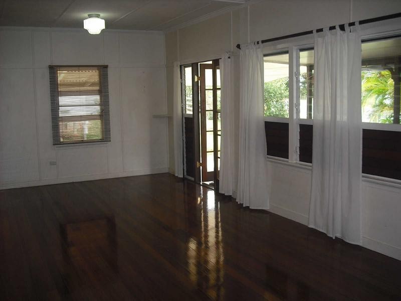 11 Church Street, Tinaroo QLD 4872