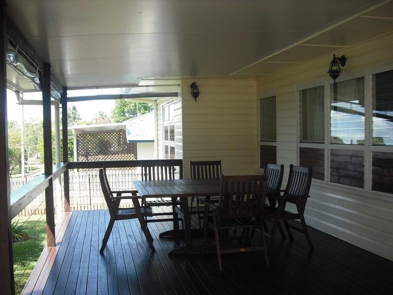 11 Church Street, Tinaroo QLD 4872