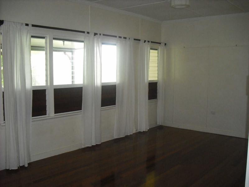 11 Church Street, Tinaroo QLD 4872