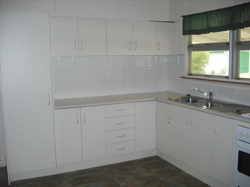 11 Church Street, Tinaroo QLD 4872