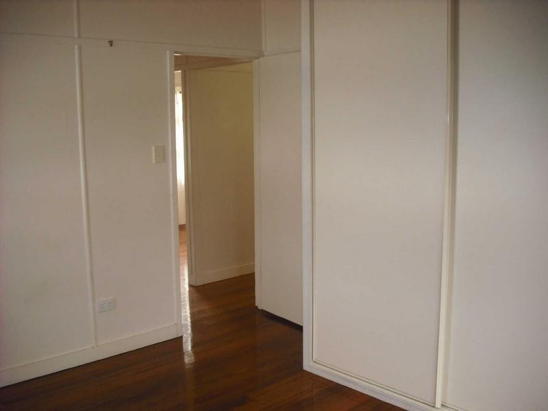 11 Church Street, Tinaroo QLD 4872