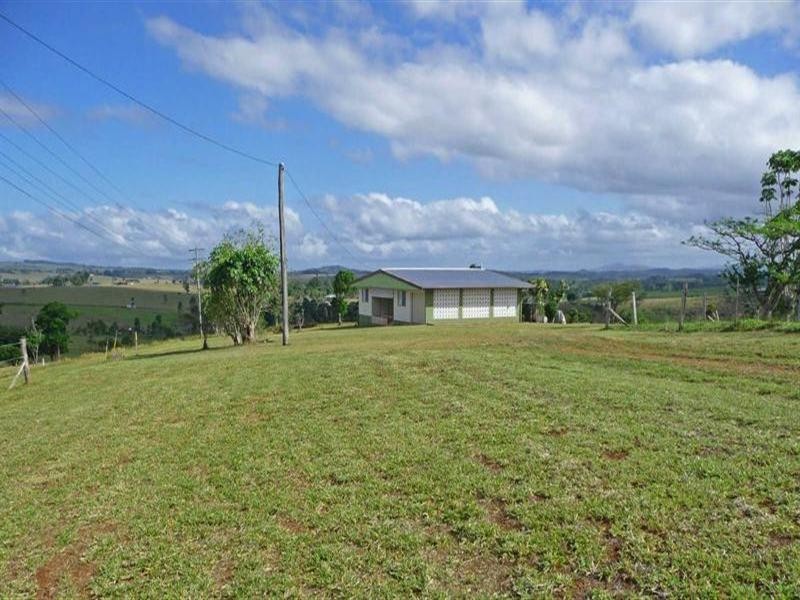 747 Lake Barrine Road, Lake Eacham QLD 4884