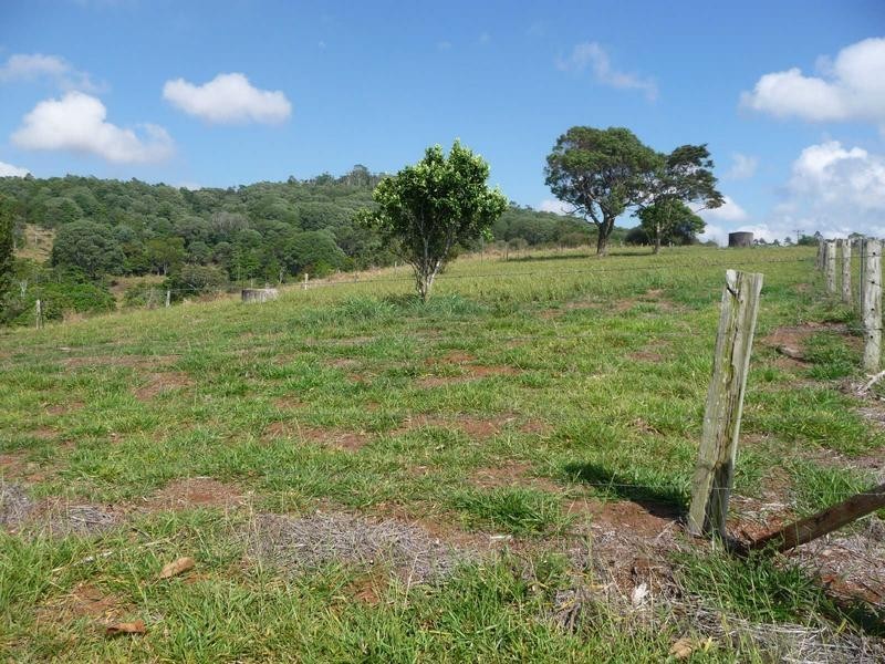 747 Lake Barrine Road, Lake Eacham QLD 4884