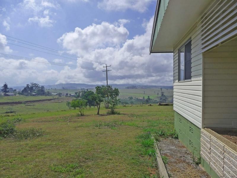 747 Lake Barrine Road, Lake Eacham QLD 4884