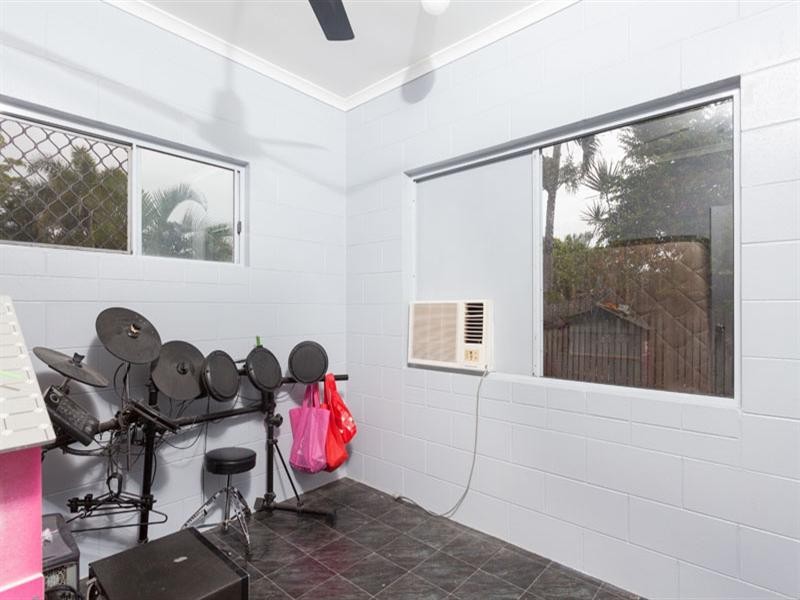 17 Harlequin Street, White Rock QLD 4868