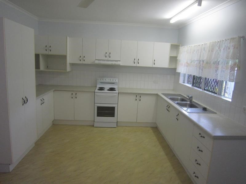 16 Blackbird Street, Bentley Park QLD 4869